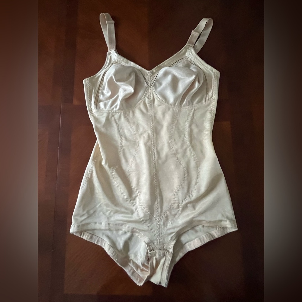 Vintage shapewear girdle size 38D